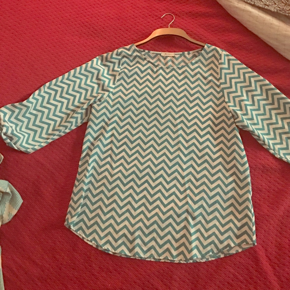 Spring Chevron long-sleeve top 🎀 Size M