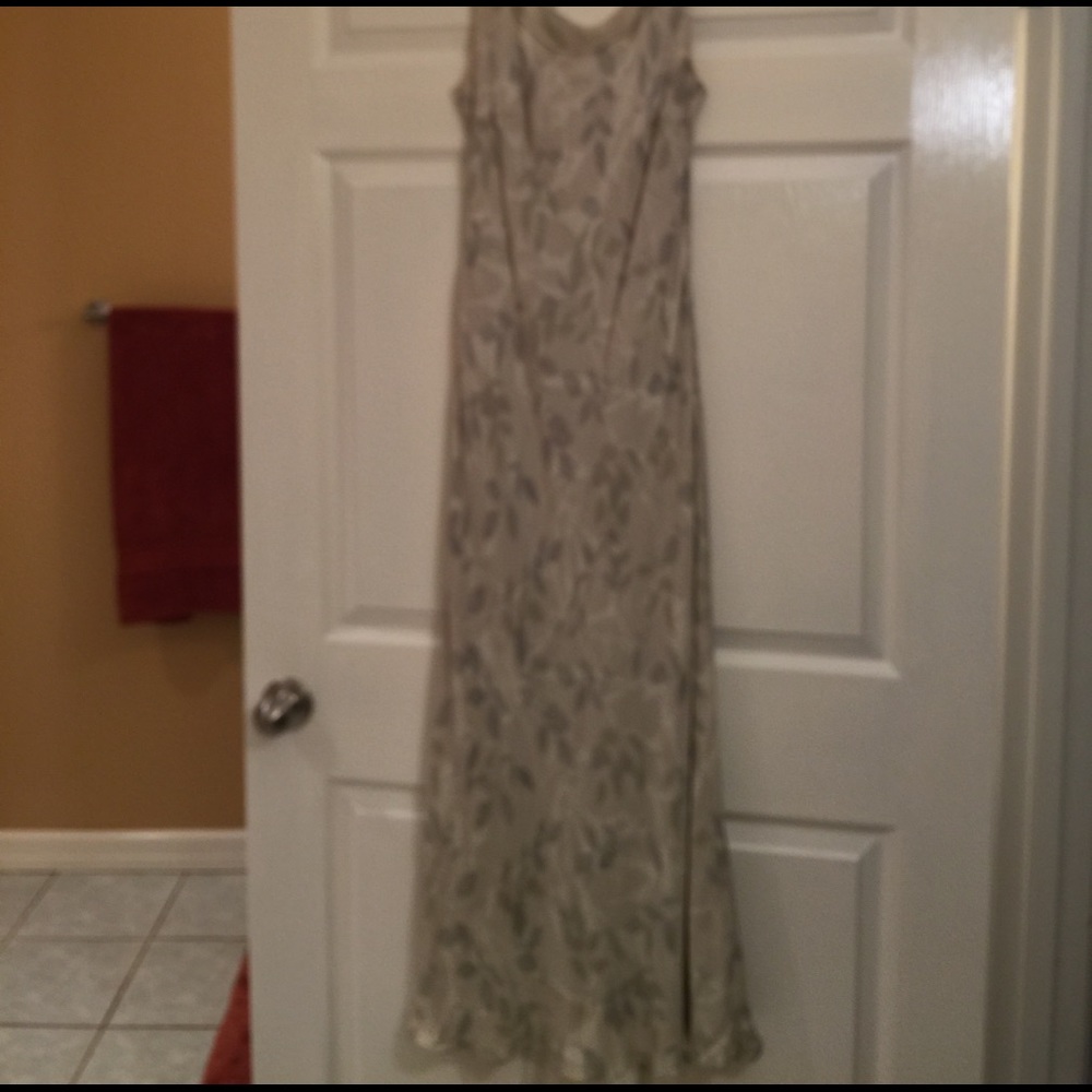 Light and airy silk Maxi Dress