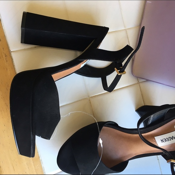 SOLD STEVE MADDEN suede platform heels size 9 - Picture 3 of 4