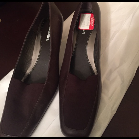 naturalizer brown pumps
