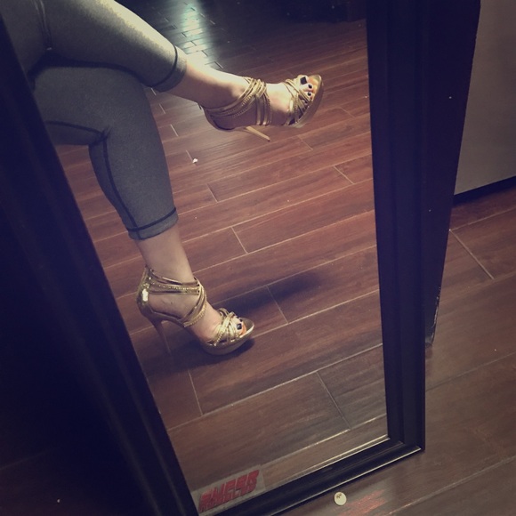 Gold strappy heels - Picture 1 of 7