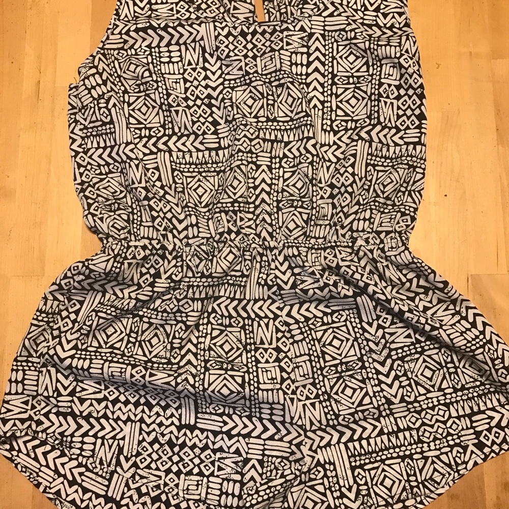 Sleeveless print romper
