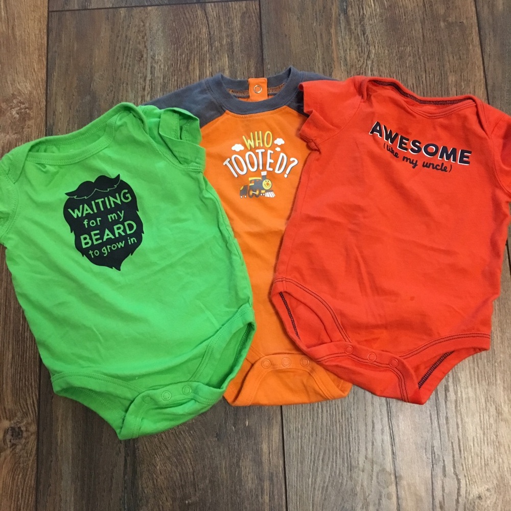 Set of bodysuits
