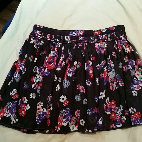 American Eagle Outfitters Dresses & Skirts - American Eagle pleated skirt