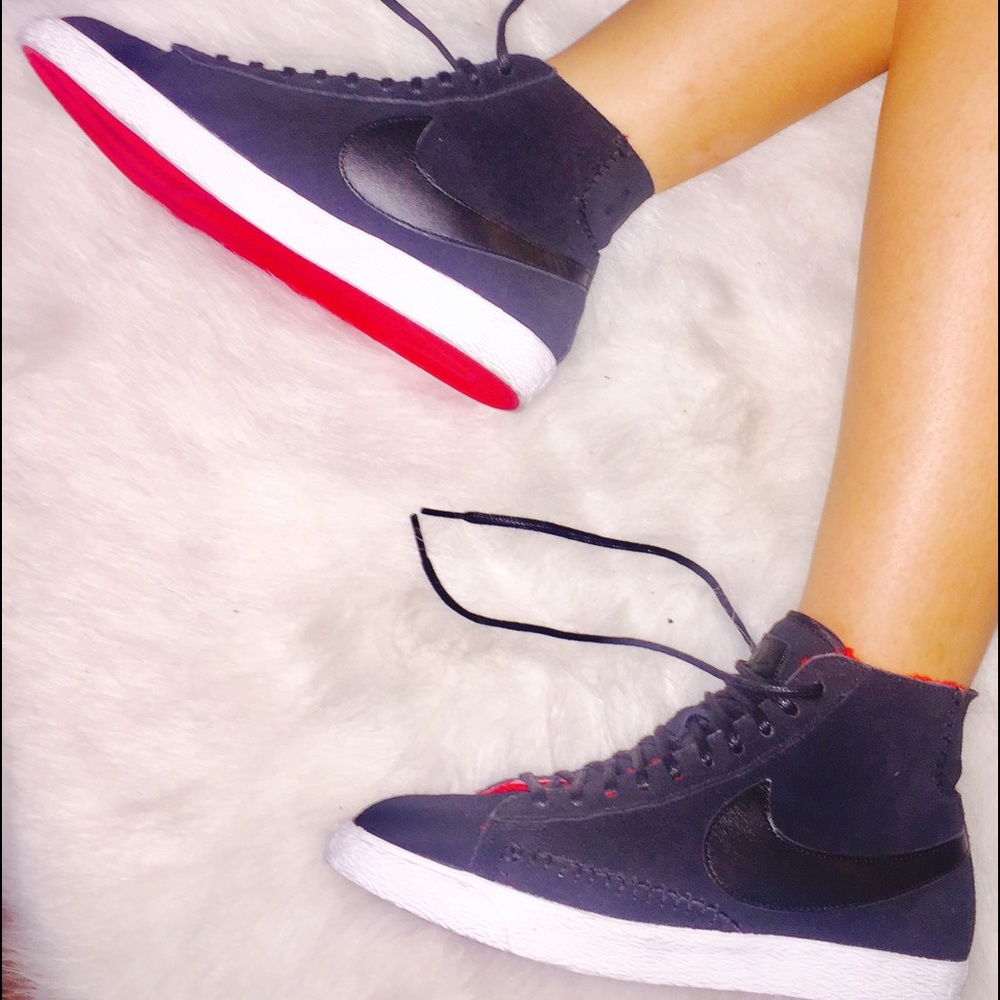 💎NWT💎 Nike Premium Mid Rise Shoes