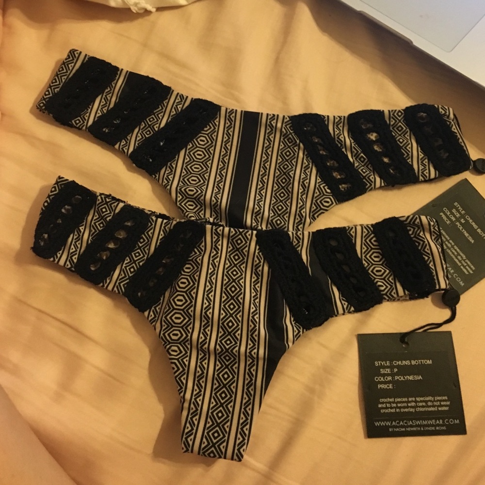 acacia chuns bottoms size m