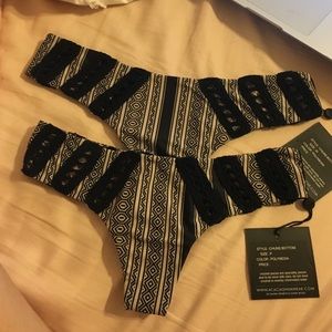 acacia chuns bottoms size m