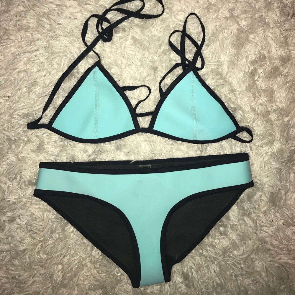 Faux Triangl bikini. size small