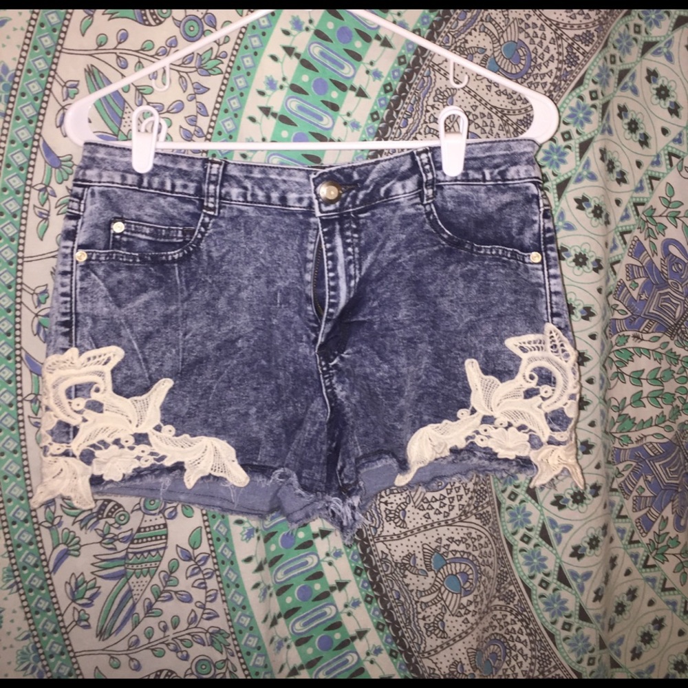 NWOT stretch lace sided shorts