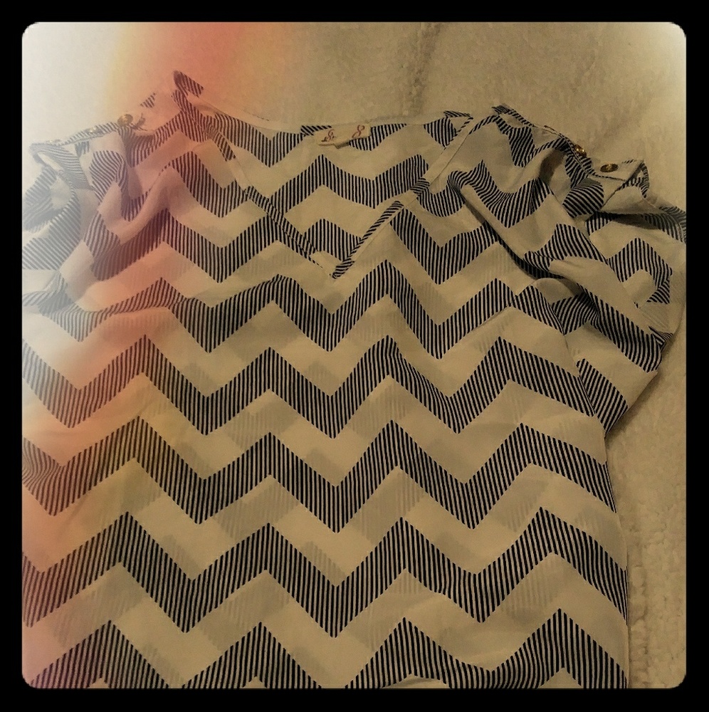 Very light, cute Top for work-