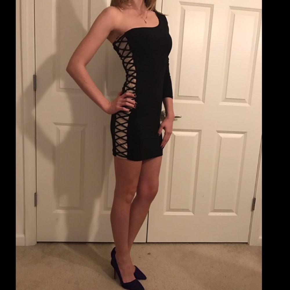 Dress - Picture 2 of 3