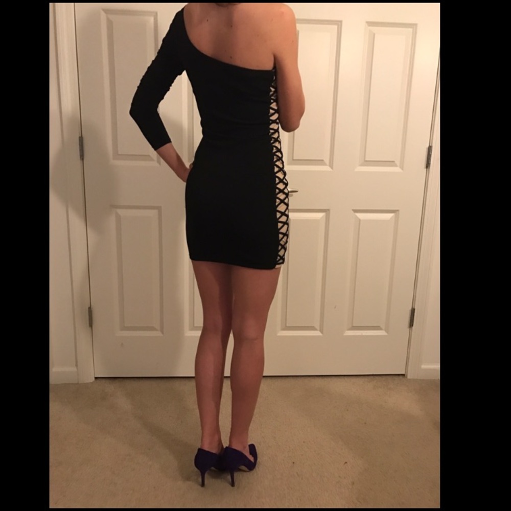 Dress - Picture 3 of 3