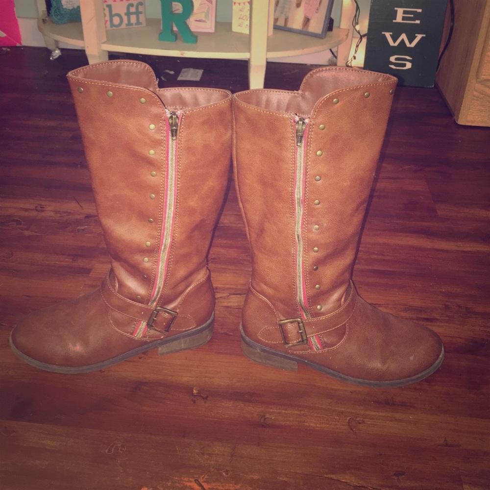 Brown boots