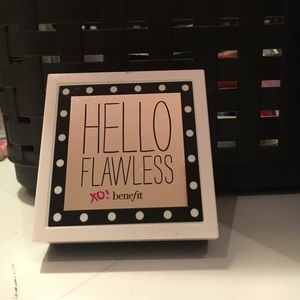 Benefit -hello flawless