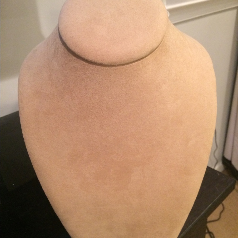 Necklace form necklace display