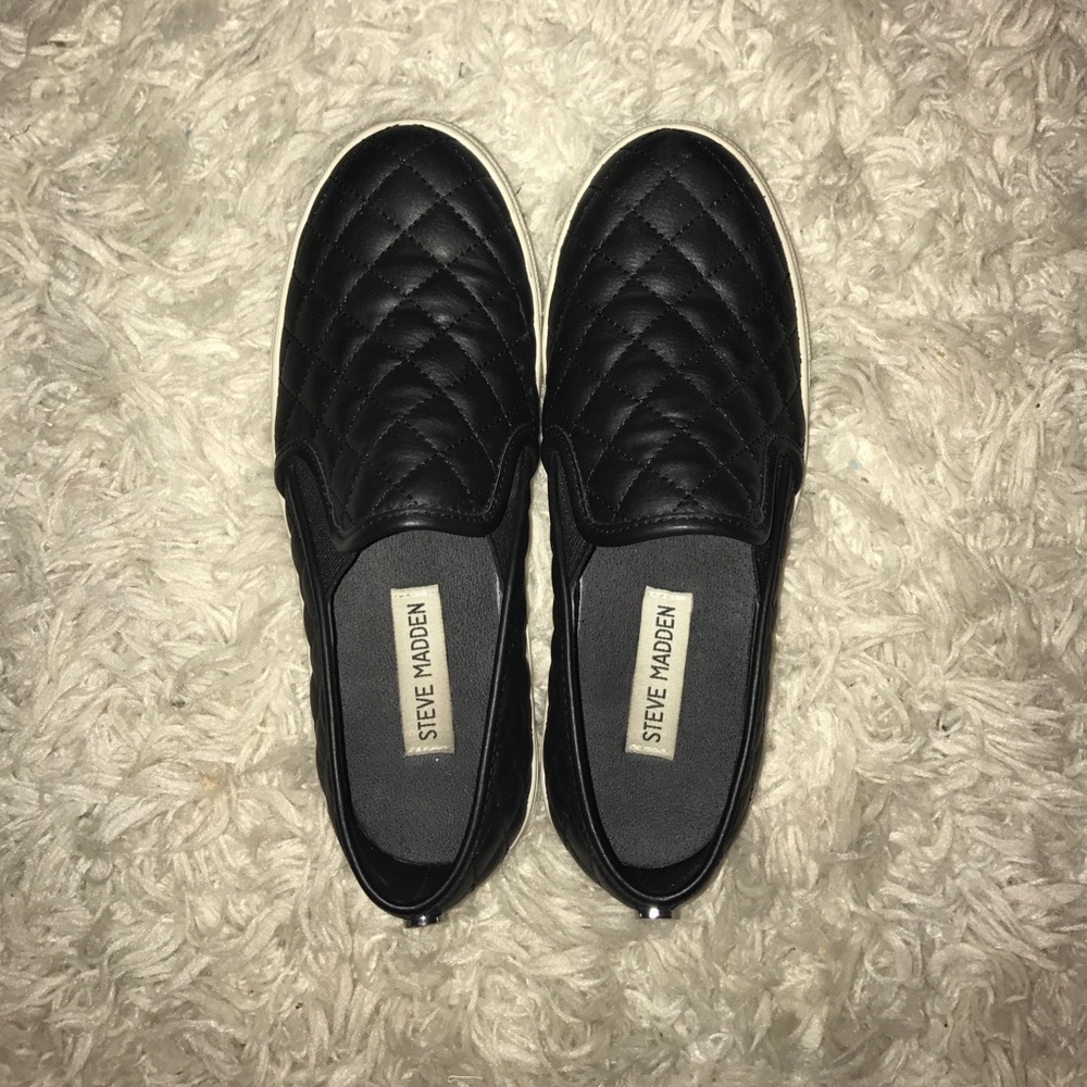 Steve Madden size 7.5 slip on back shoes