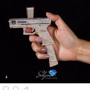 Meet your Posher, Emanuel