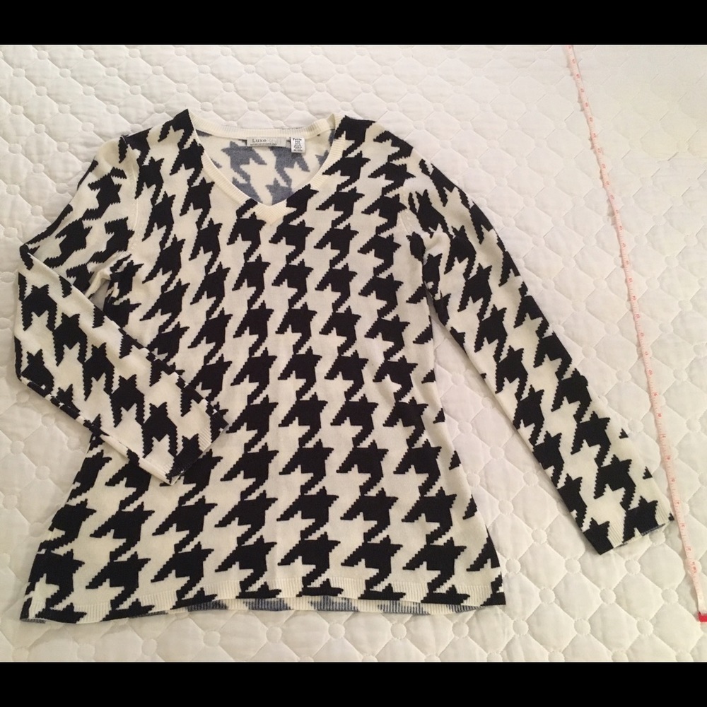 Black & White Houndstooth sweater