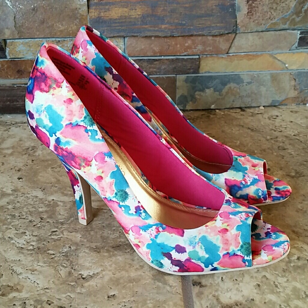 Multicolored Peep-toe Heels