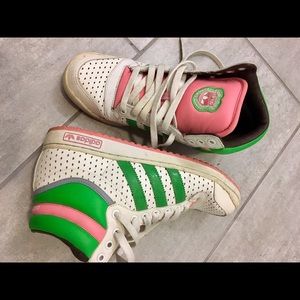 Hard to Find, Vintage Nike Pink & Green Sneaker