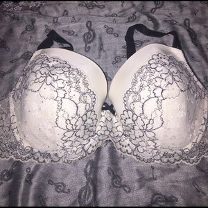 Victoria's Secret 36DD Bra