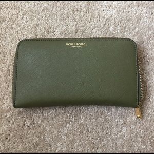 Henri Bendel West 57th Wallet