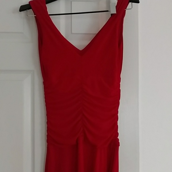 Red dress - Picture 3 of 4