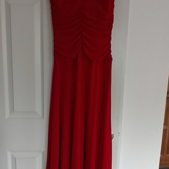 Red dress - Picture 4 of 4
