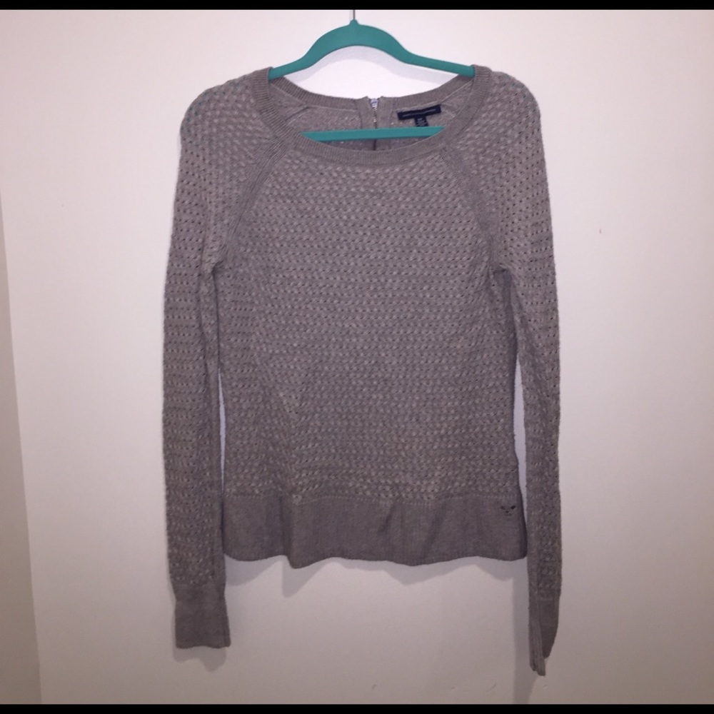 American Eagle beige sweater with zipper detail
