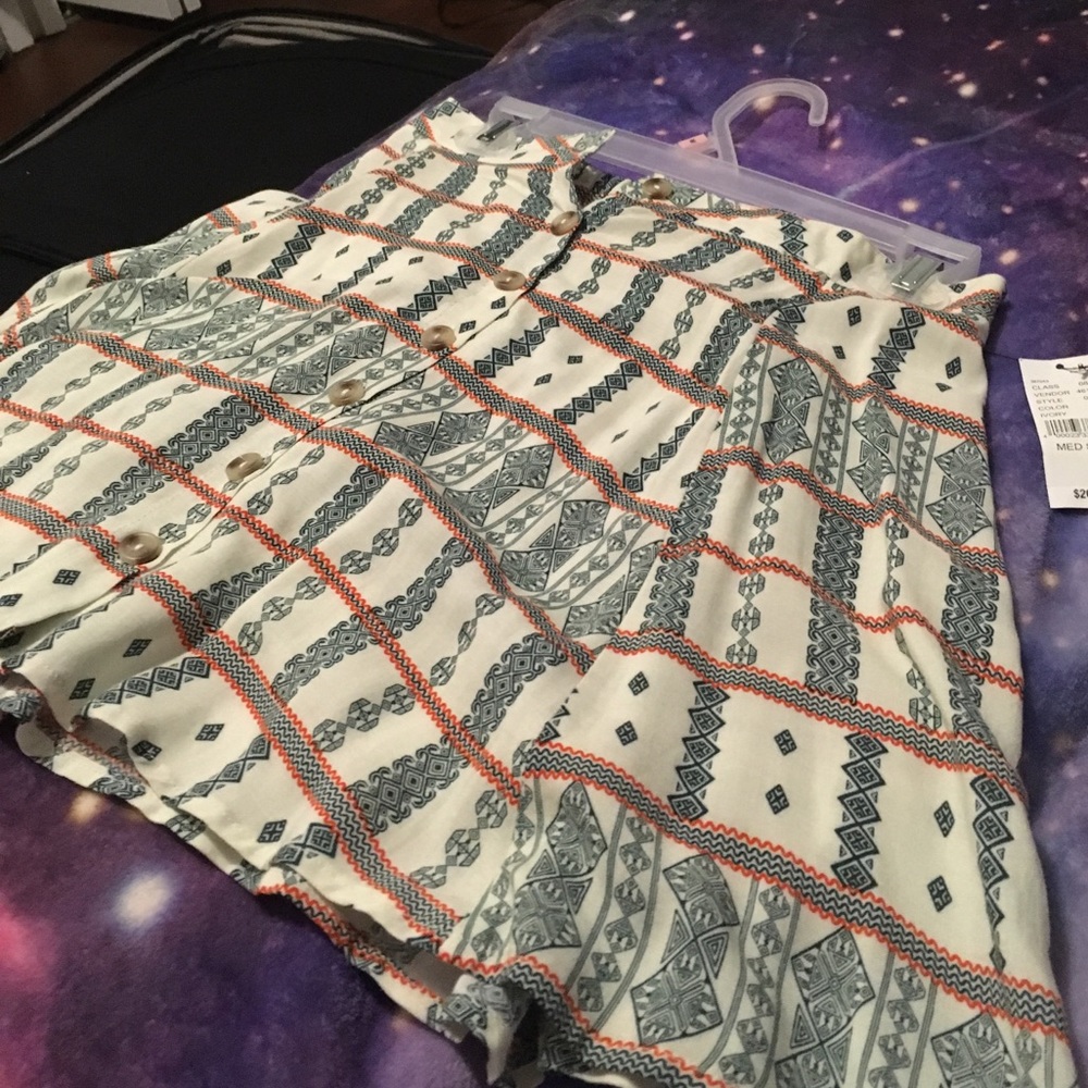 La Heart short flowy skirt