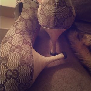 Authentic Gucci Logo Pumps with original bag
