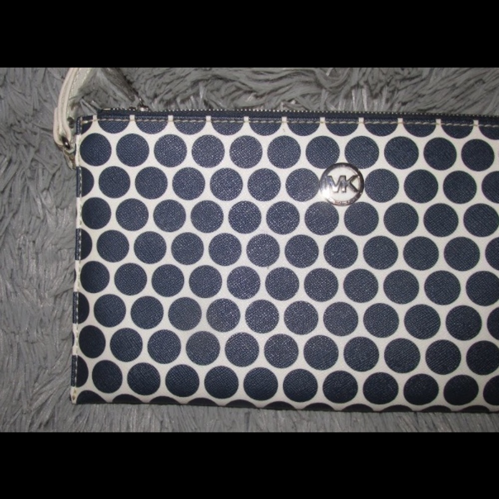 ‼️ PRICE DROP ‼️MICHAEL KORS polka dotted clutch🔥