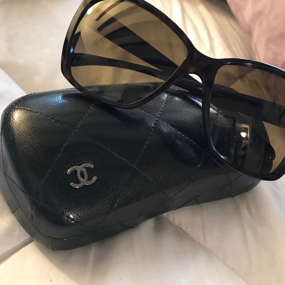 Chanel Tortoise Glitter Sunglasses Model 5203✨
