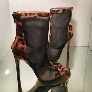 Leopard Booties size 6