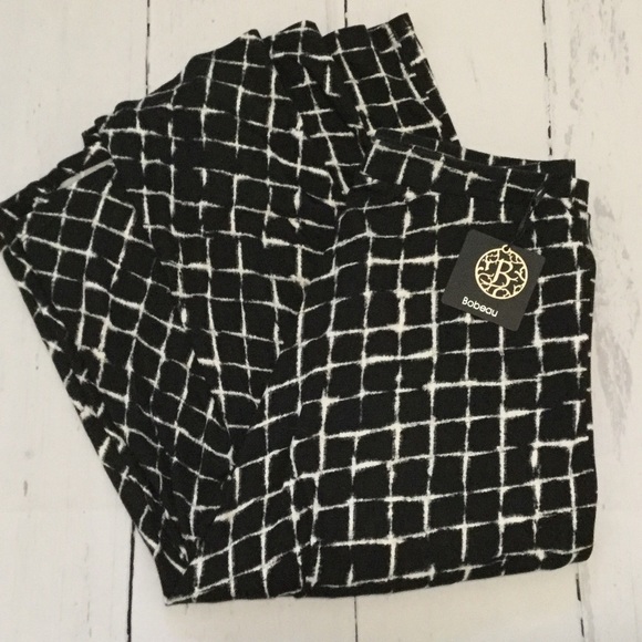 bobeau Dresses & Skirts - HOST PICK! 🌟Black/White Midi Skirt