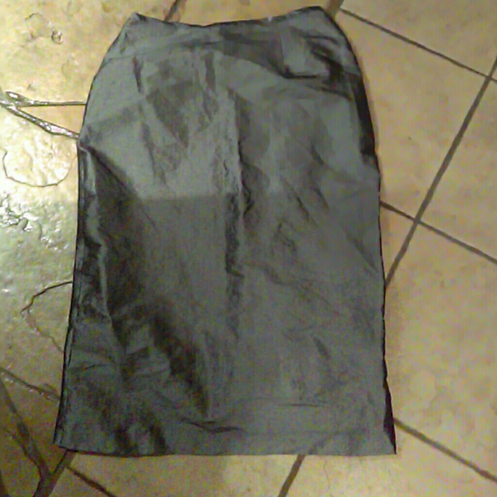 Silver gray metallic skirt Size 12