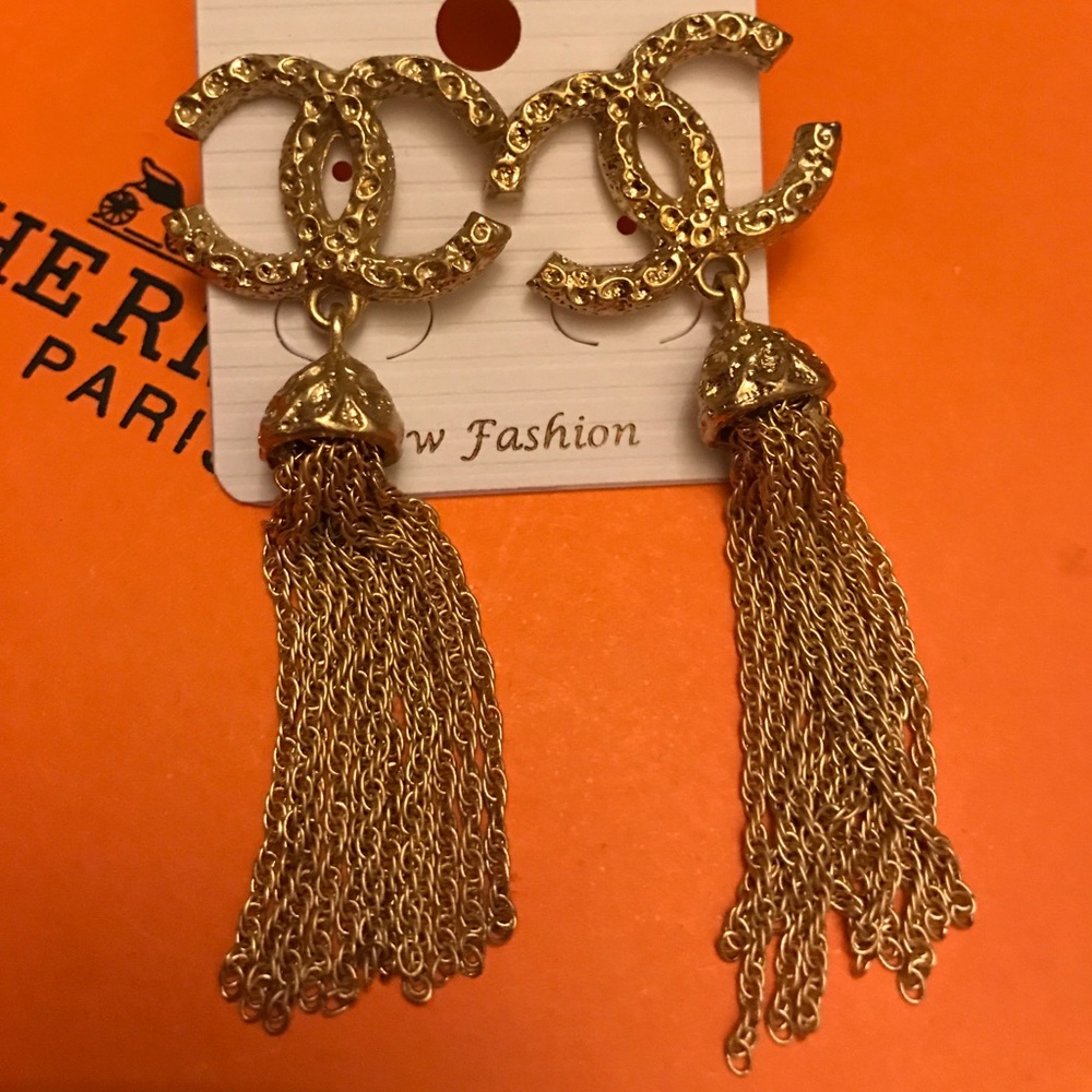 Good quality fashion earrings