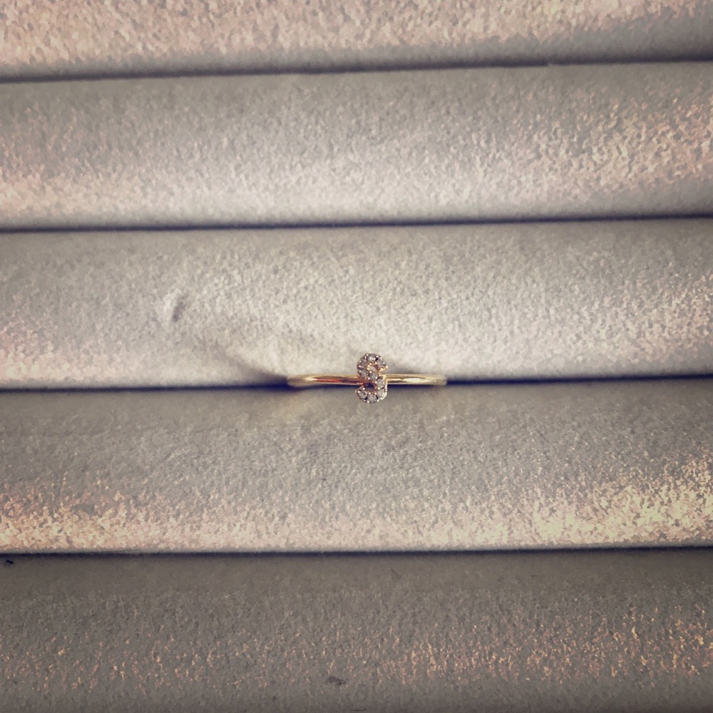 Dainty gold "S" ring