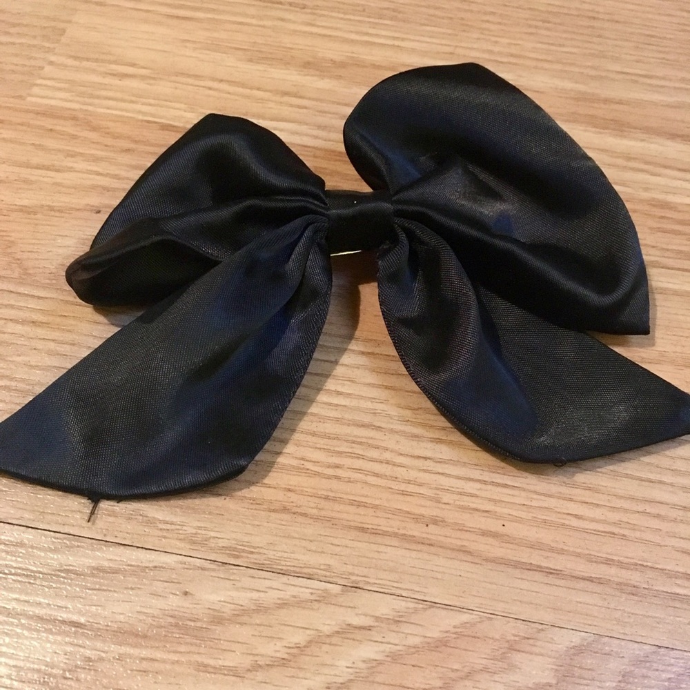 Black silk barrette
