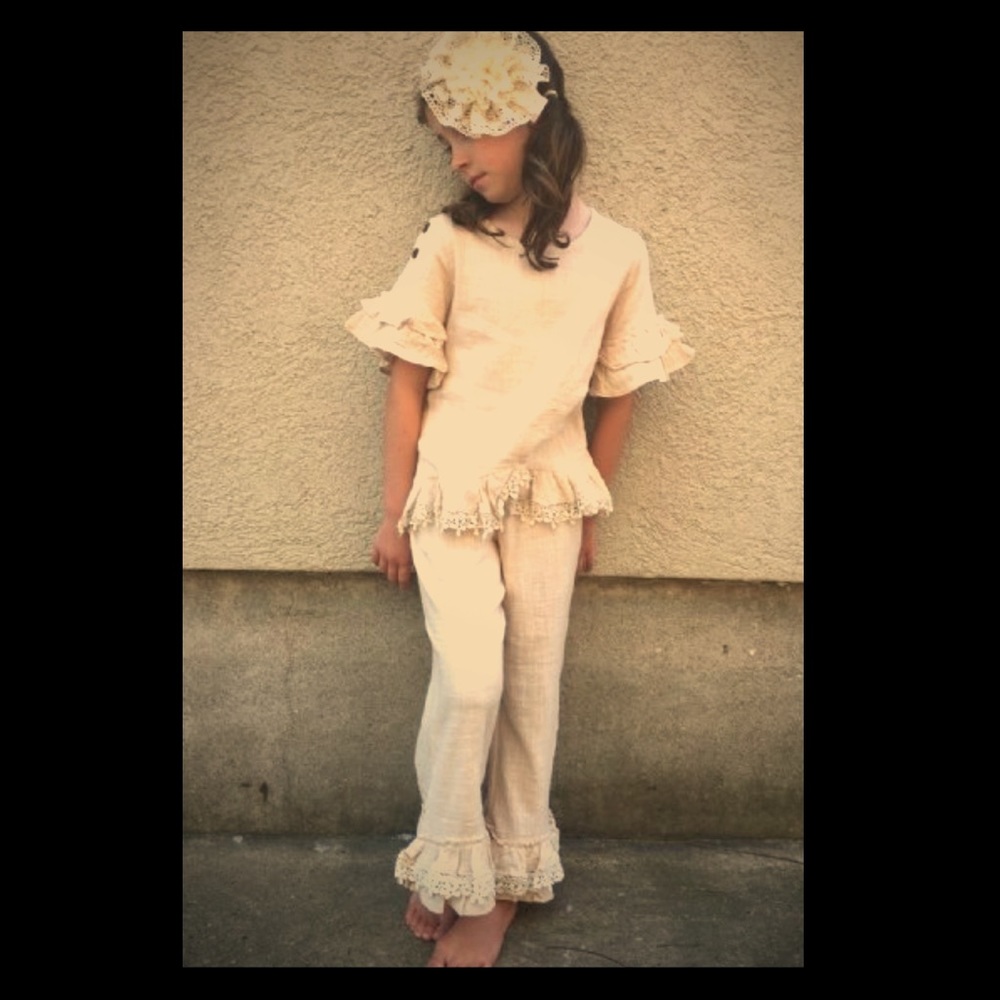 M.L. Kids ruffle linen pants with embroidered lace