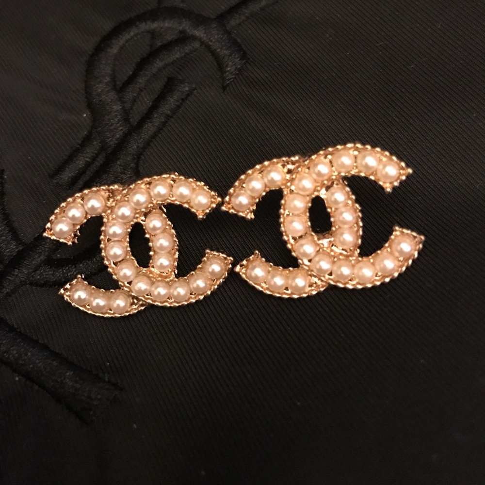 Fashion stud earrings