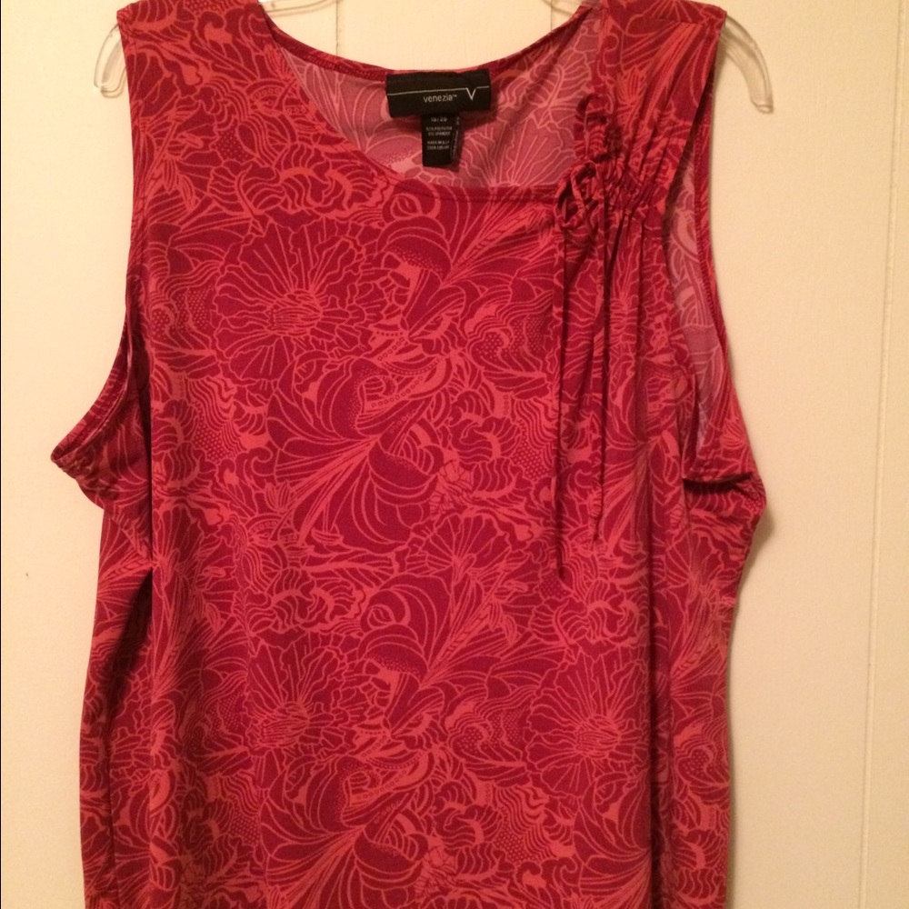 4 for $20 SALE!! Flower print sleeveless shirt