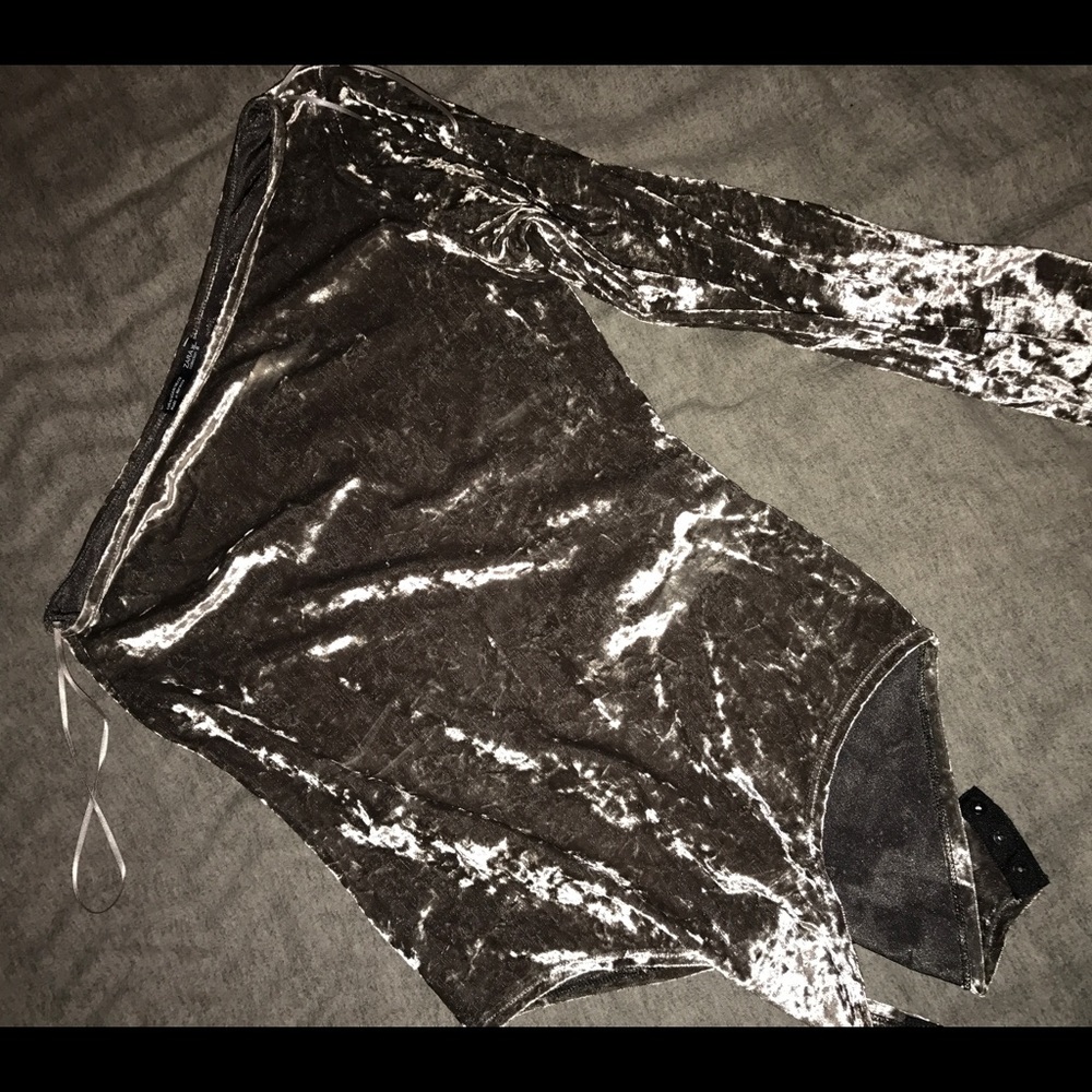 Zara velvet one sleeve bodysuit