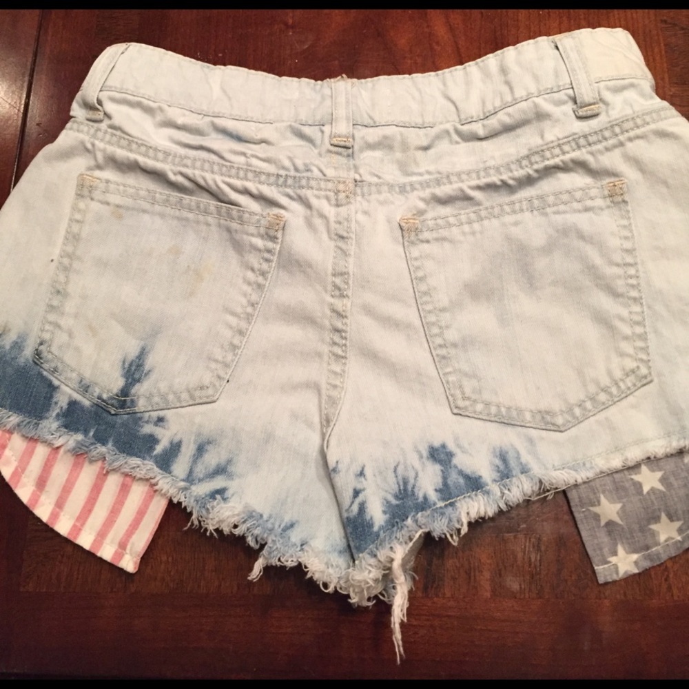 🛍SOLD ON MERC shorts size 24🛍 - Picture 2 of 4