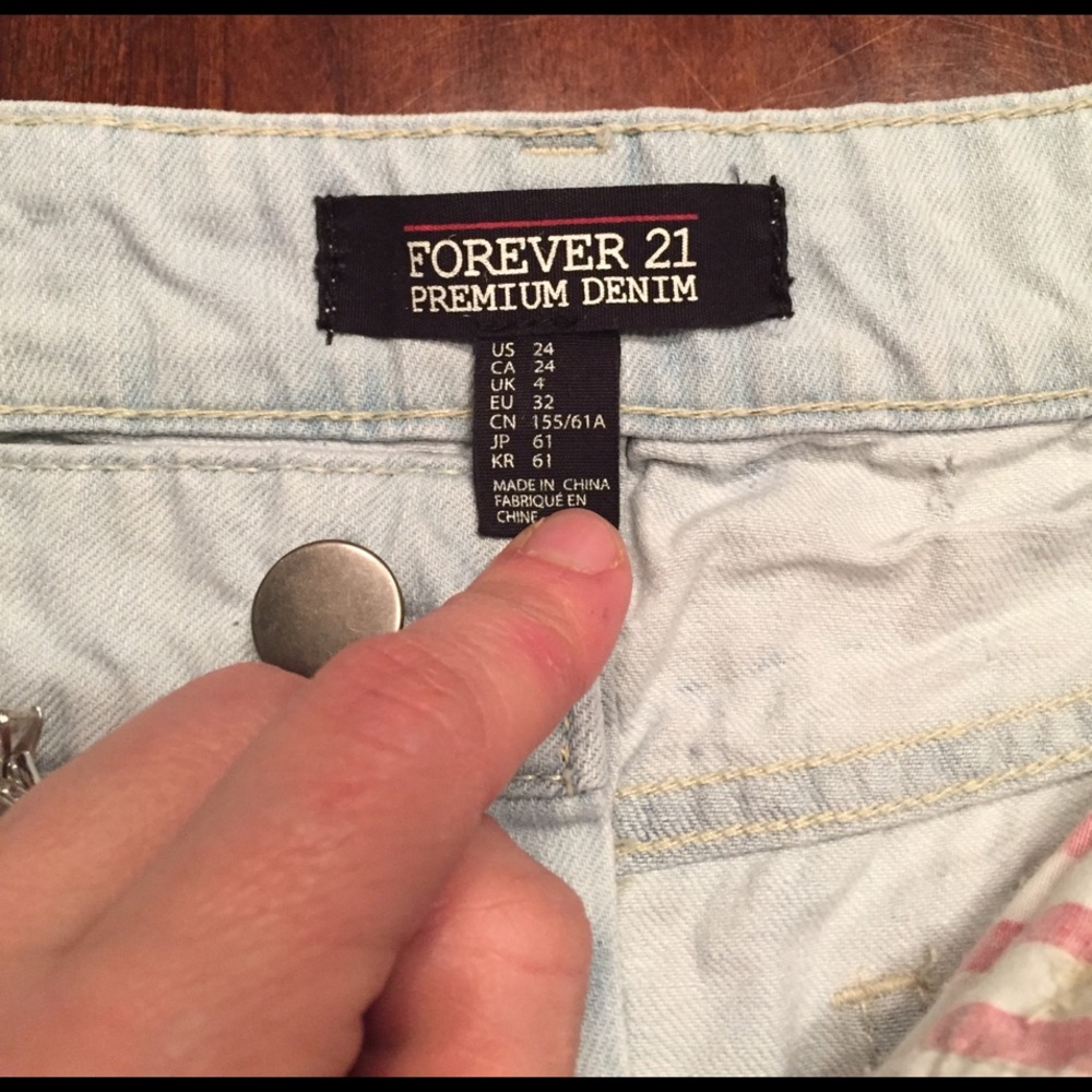 🛍SOLD ON MERC shorts size 24🛍 - Picture 3 of 4