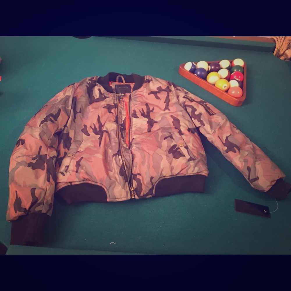 Gorgeous camouflage jacket.🎉💃🏽👚