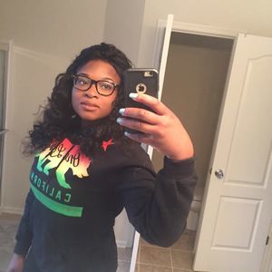 Meet your Posher, Nella