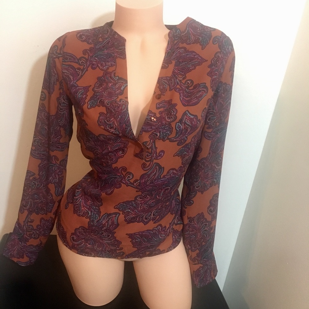 Beautiful top. Great for Spring!