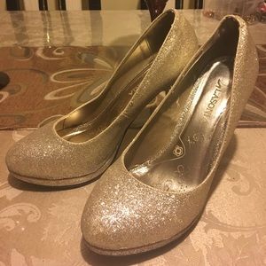 Gold- Silver Sparkly High Heels 👠. Used. Size 8.