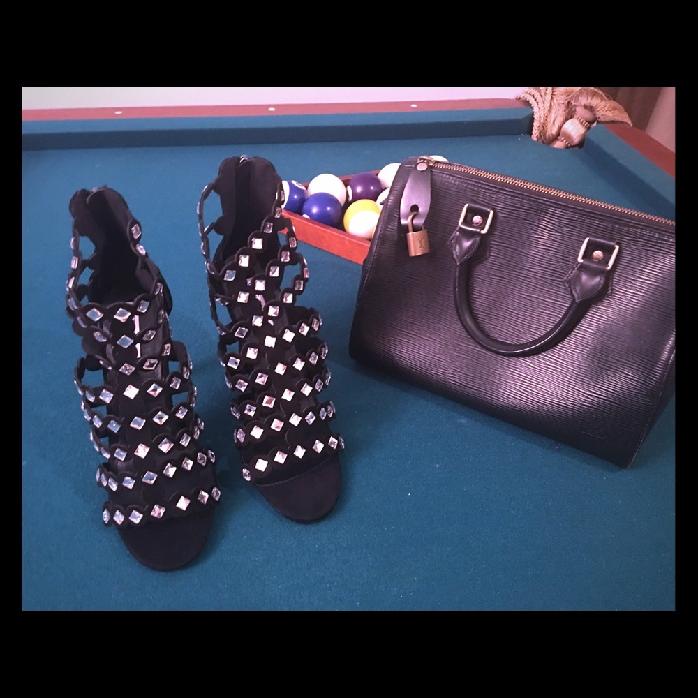Gorgeous black heels 👠👠💃🏽💃🏽💄💄